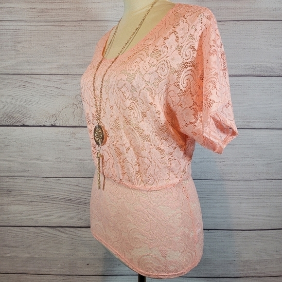 PAPAYA Floral Lace Short Sleeve Blouse with Necklace Pink Size Small - Picture 5 of 6